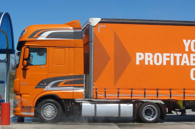 DAF XF Super Space Cab 460 Low Deck (Mega), 29,70 lts/100 kms de gasóleo a una velocidad media de 79,80 Km/h.